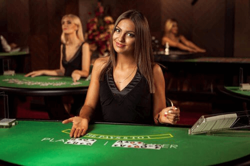 play live baccarat 